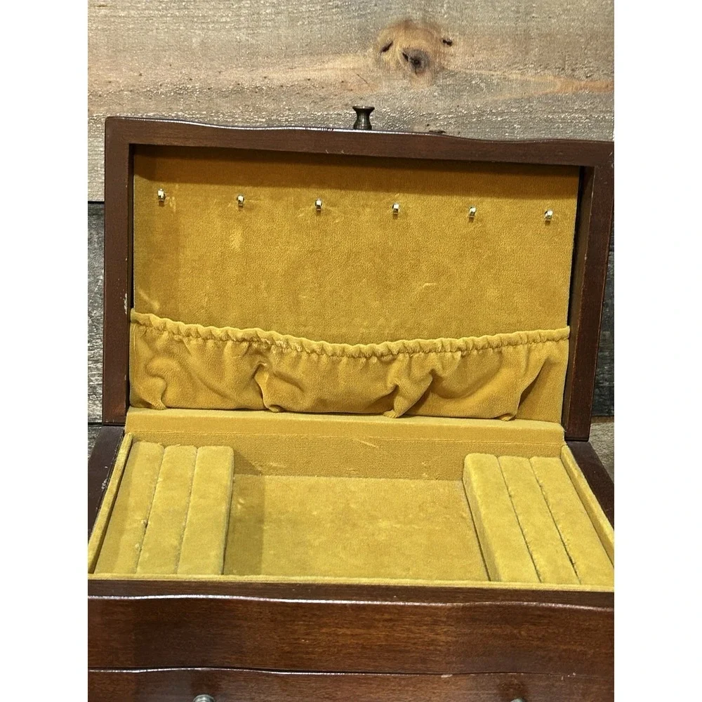 The Unbranded Brand vtg mahogany