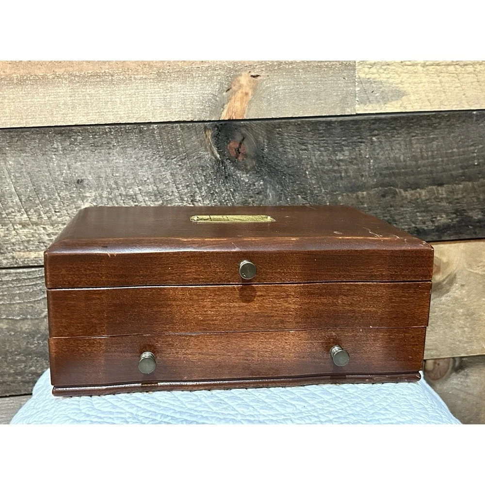 The Unbranded Brand vtg mahogany