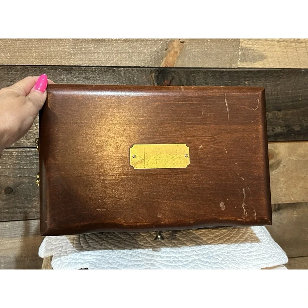 The Unbranded Brand vtg mahogany