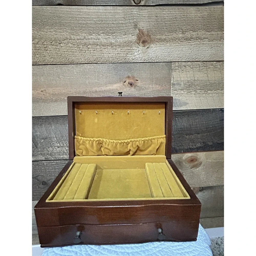 The Unbranded Brand vtg mahogany