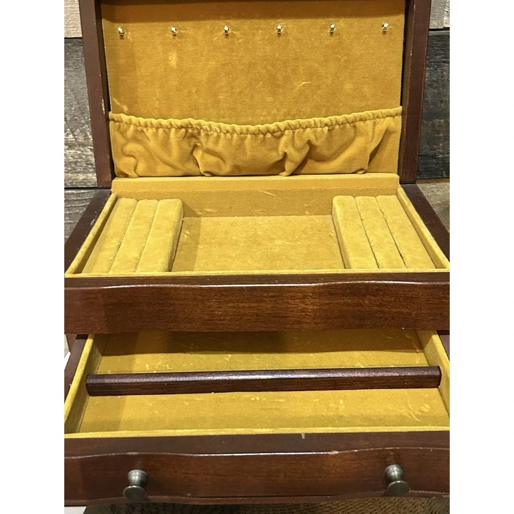 The Unbranded Brand vtg mahogany