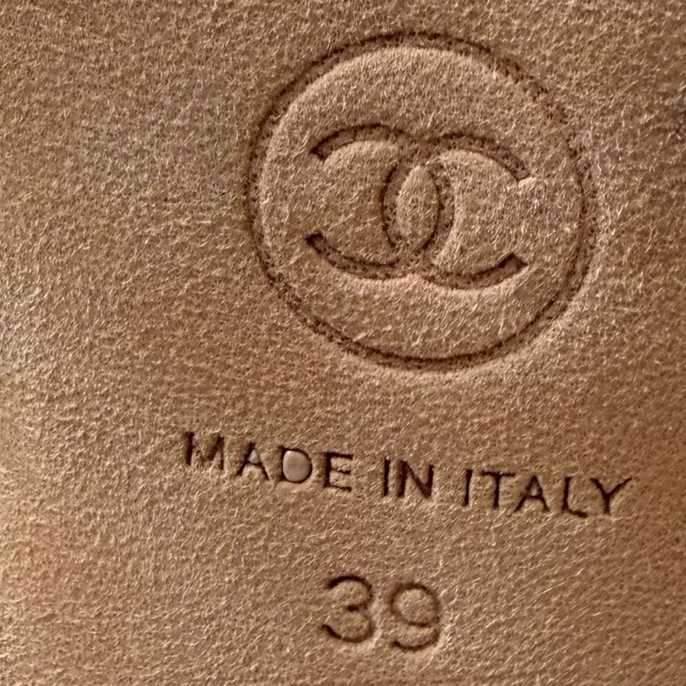 CHANEL suede chain