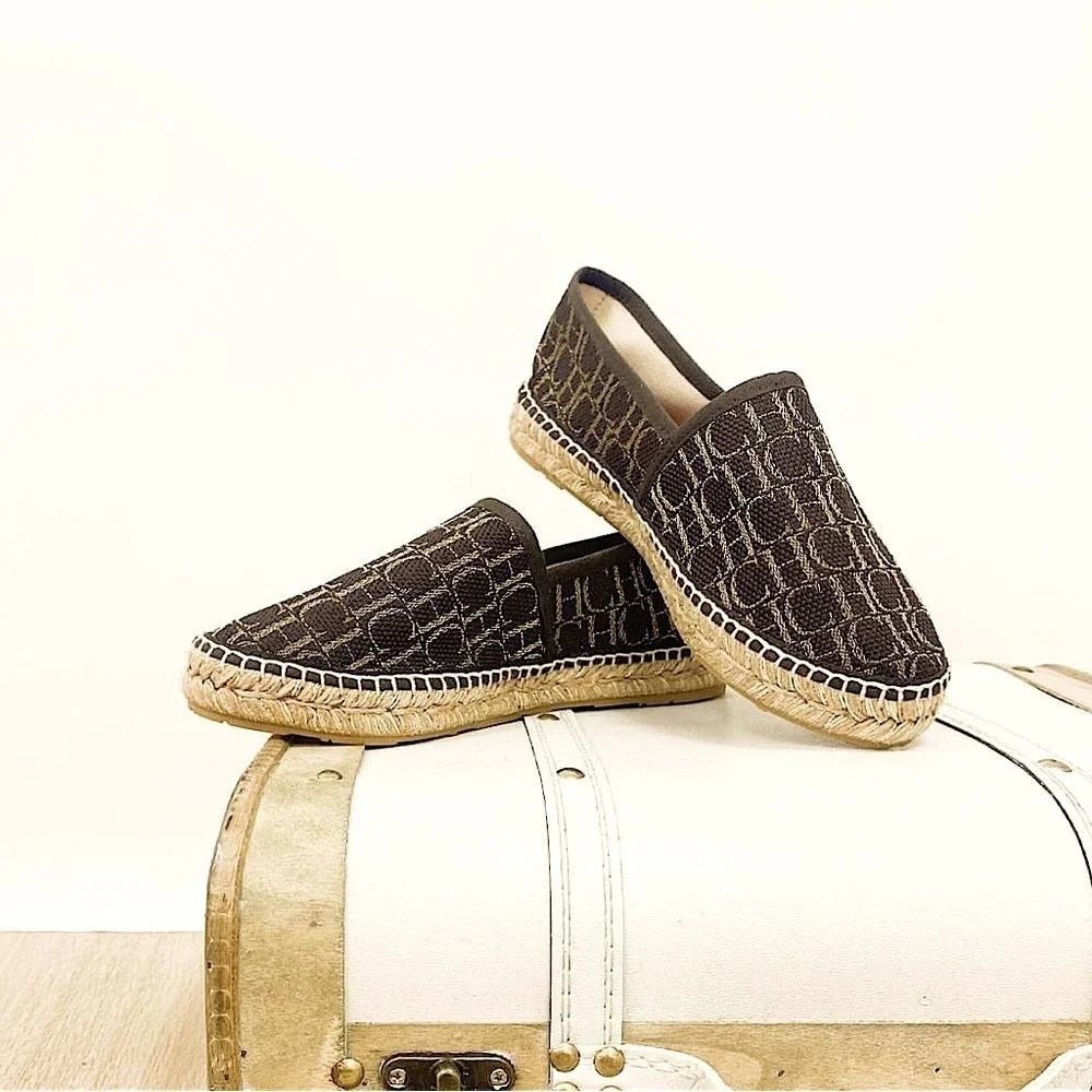 Carolina Herrera like new