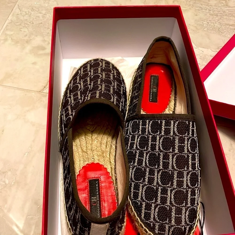 Carolina Herrera like new