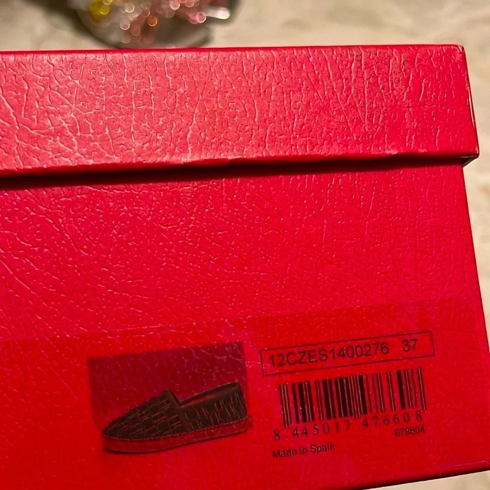 Carolina Herrera like new