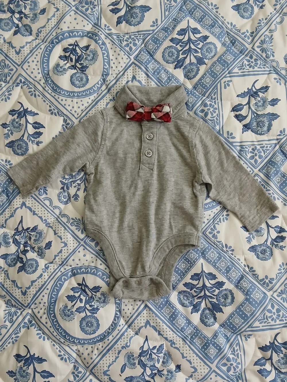 Old Navy Gray Infant Bodysuit