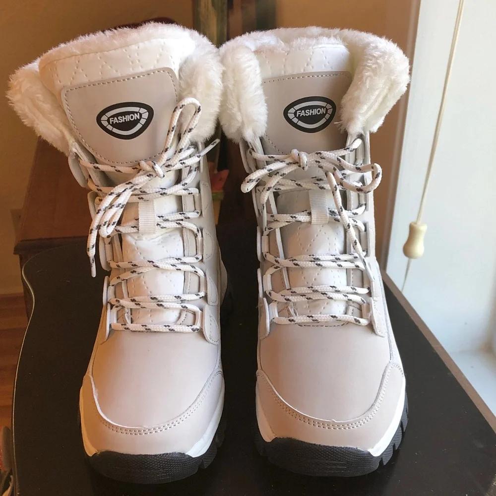 Fashion Air white lined boots size youth 4