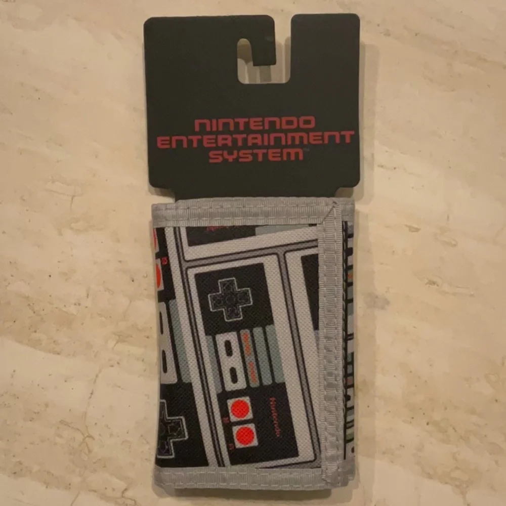 Nintendo NES Wallet Controller Trifold Entertainment System Men’s Bioworld New