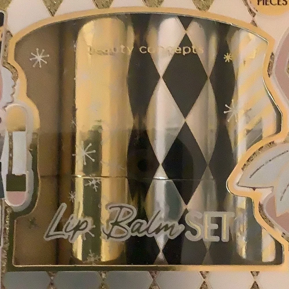Beauty Concepts 4 Piece Moisturizing Flavored Lip Balm Set New In Box