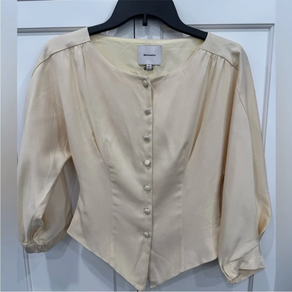 Reformation sleeve ships front