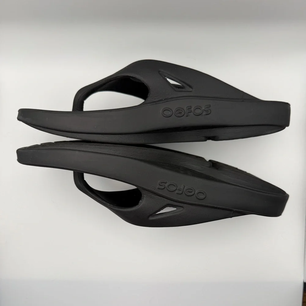 OOFOS Adults' OOriginal‎ Recovery Black Flip Flop Sandals Men’s 8 / Women’s 10