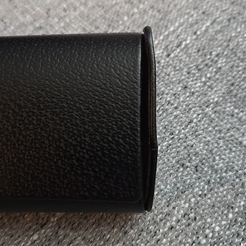 BURBERRY BLACK EMBOSSED PEBBLE LEATHER SUNGLASSES CASE. GLASSES NOT INCLUDED.