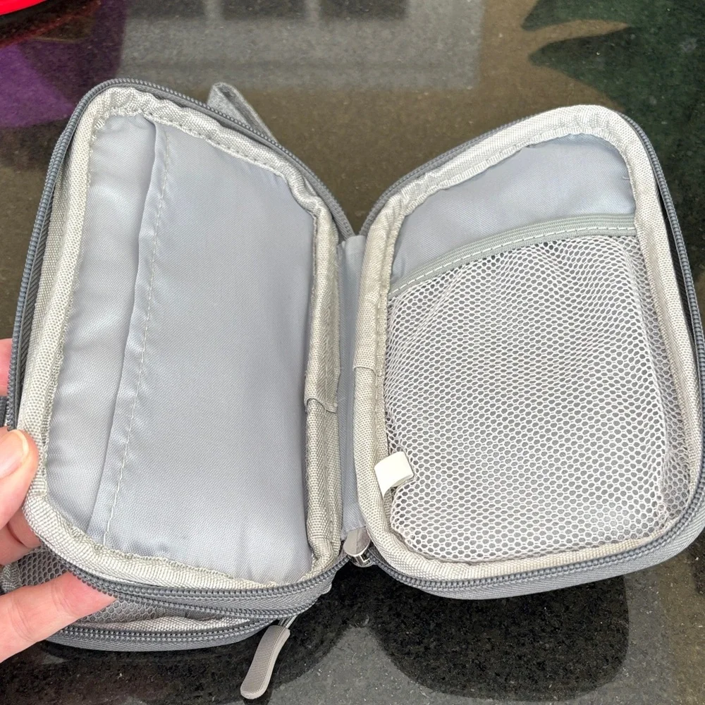 DDgro Gray Electronics Accessories Organizing Case Like New