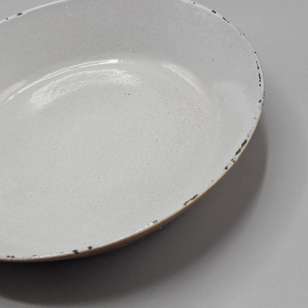 Le Creuset please see