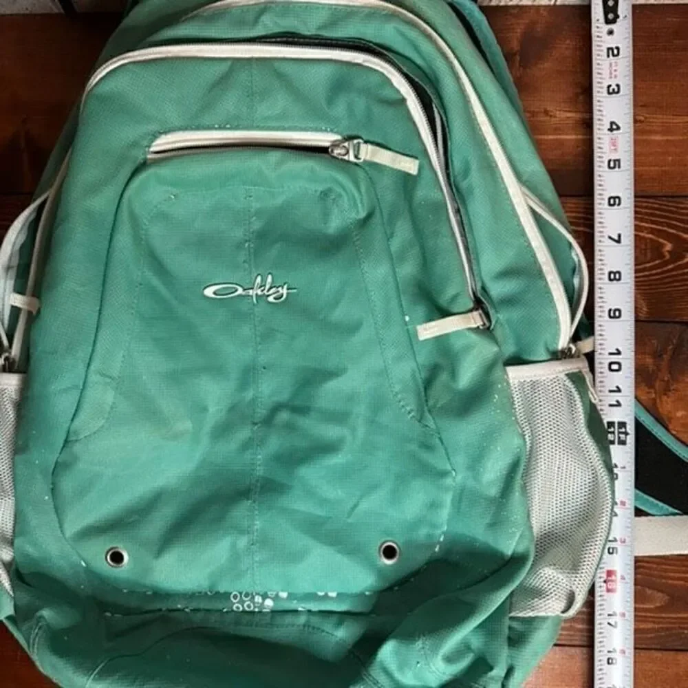 Oakley vintage base