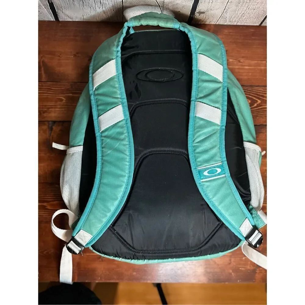 Oakley vintage base