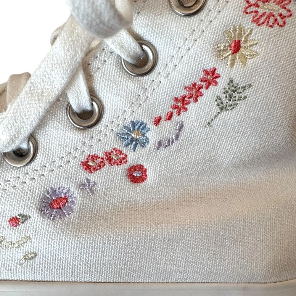 Converse All Stars white wear subtle