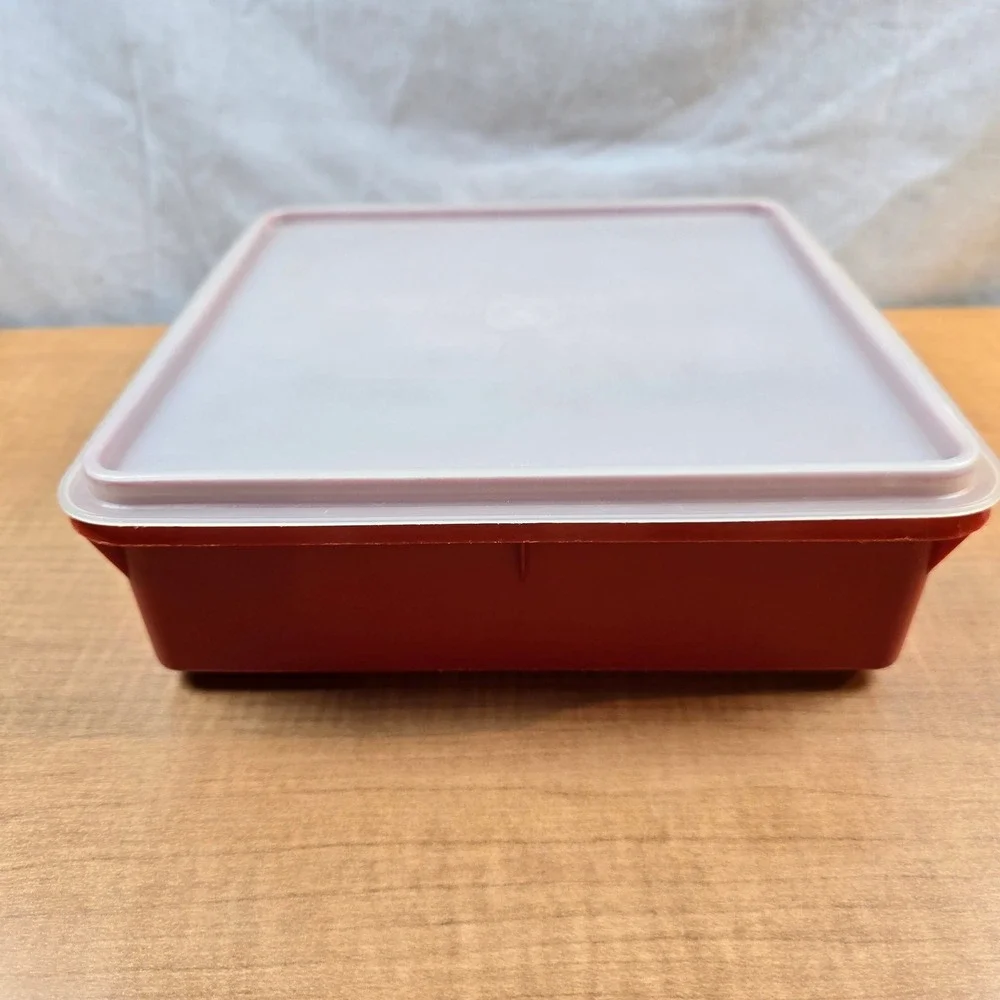 Tupperware Snack Brownie Storage 9x9x3