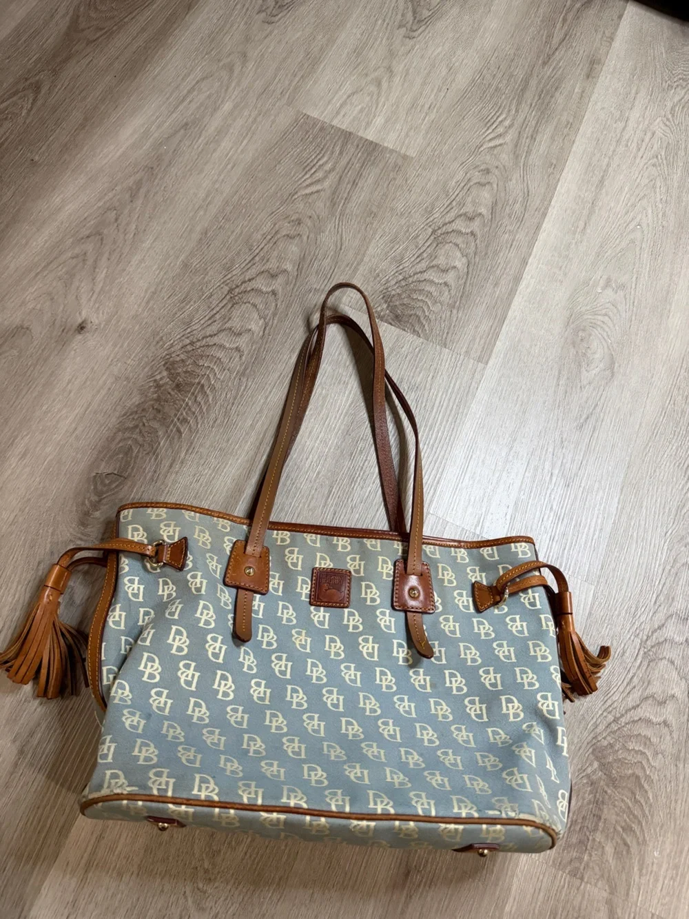 Dooney & Bourke classic dooney