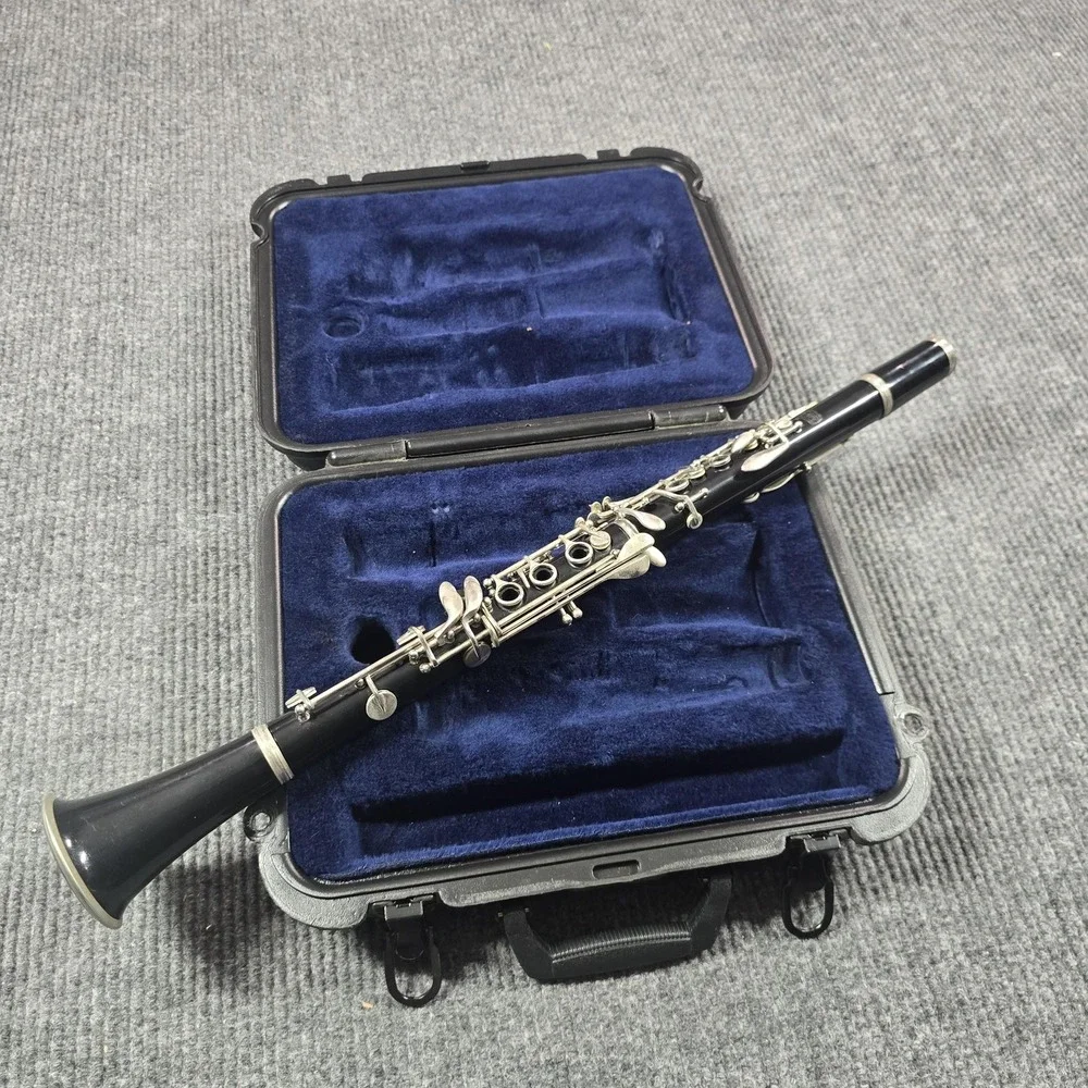 Bundy resonite clarinet