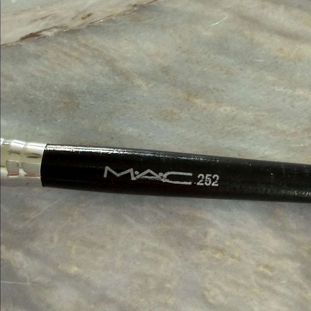 MAC Cosmetics sleek black