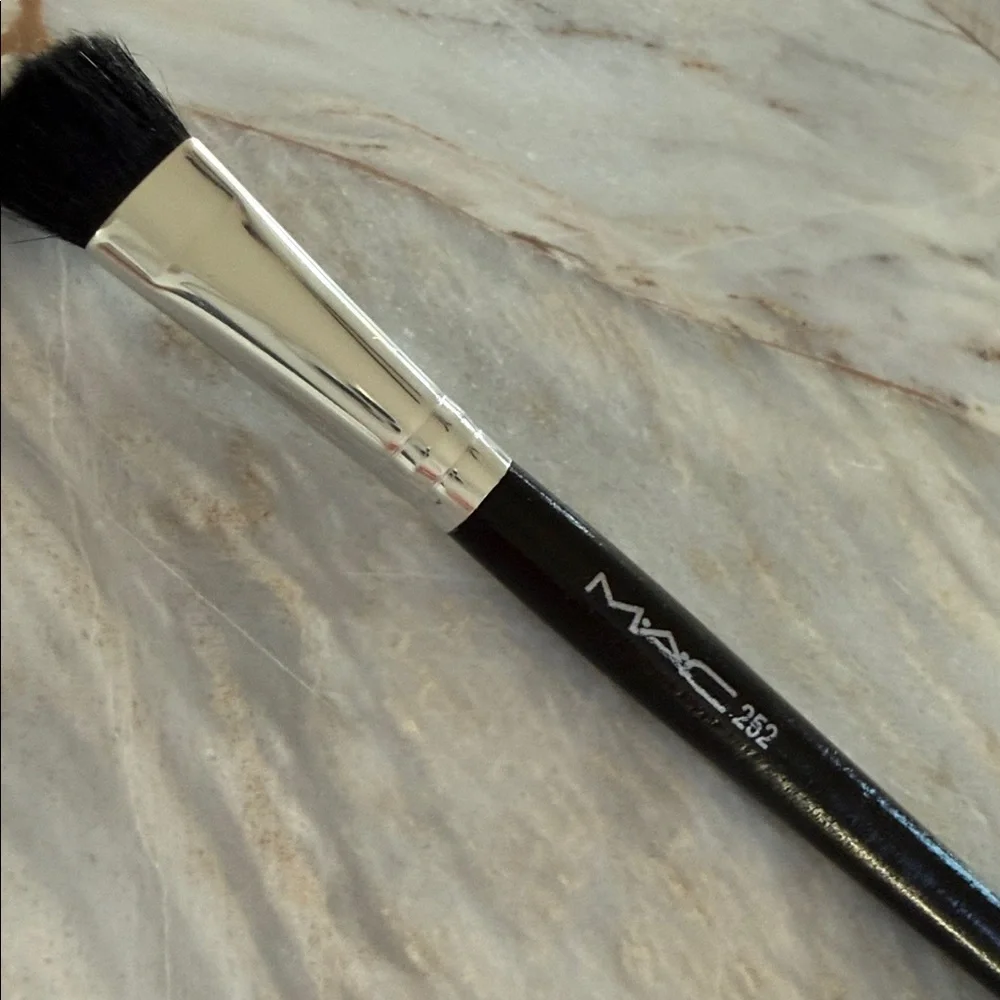 MAC Cosmetics sleek black