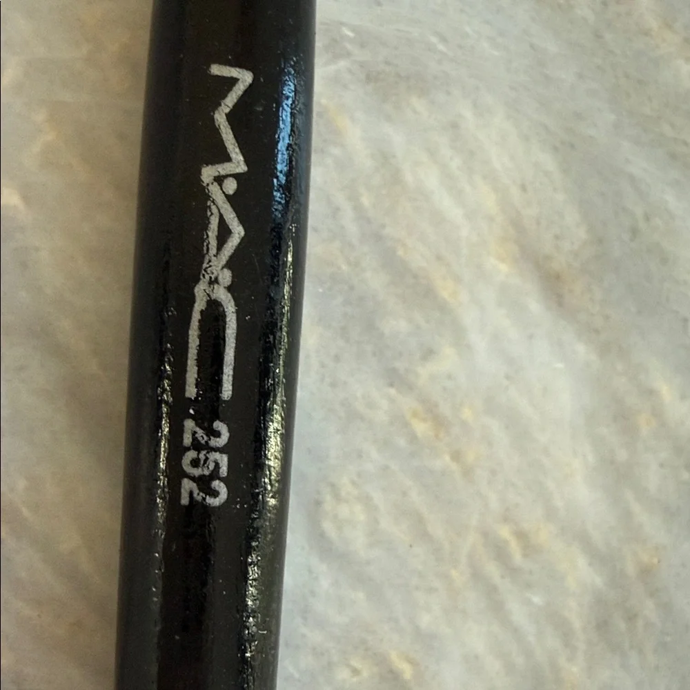 MAC Cosmetics sleek black