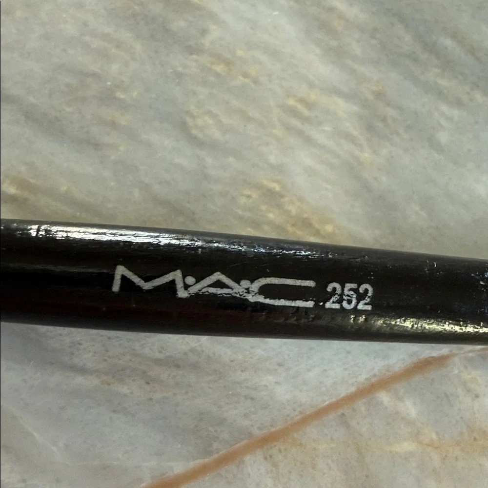 MAC Cosmetics sleek black