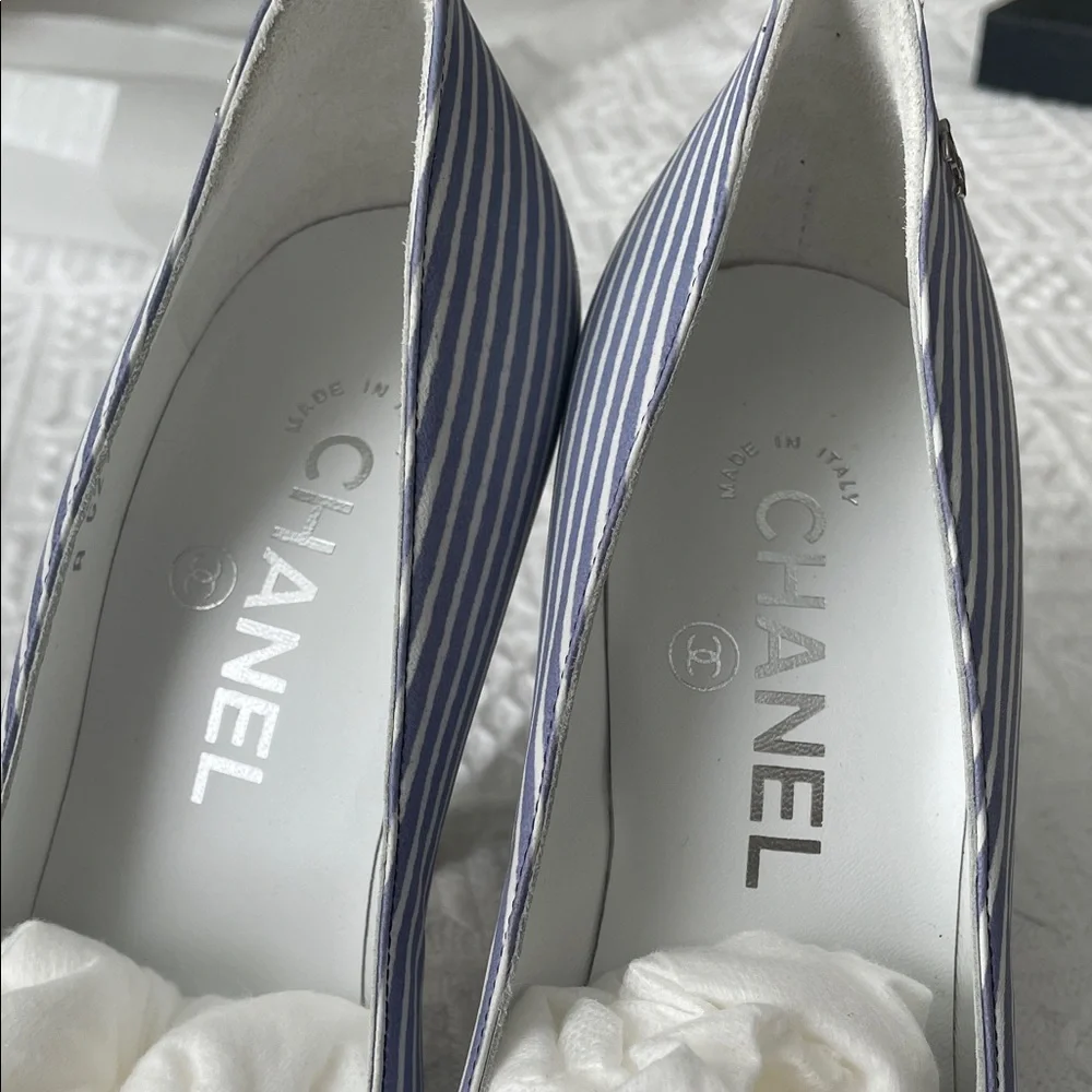 New CHANEL Blue and White Striped Heels pumps leather