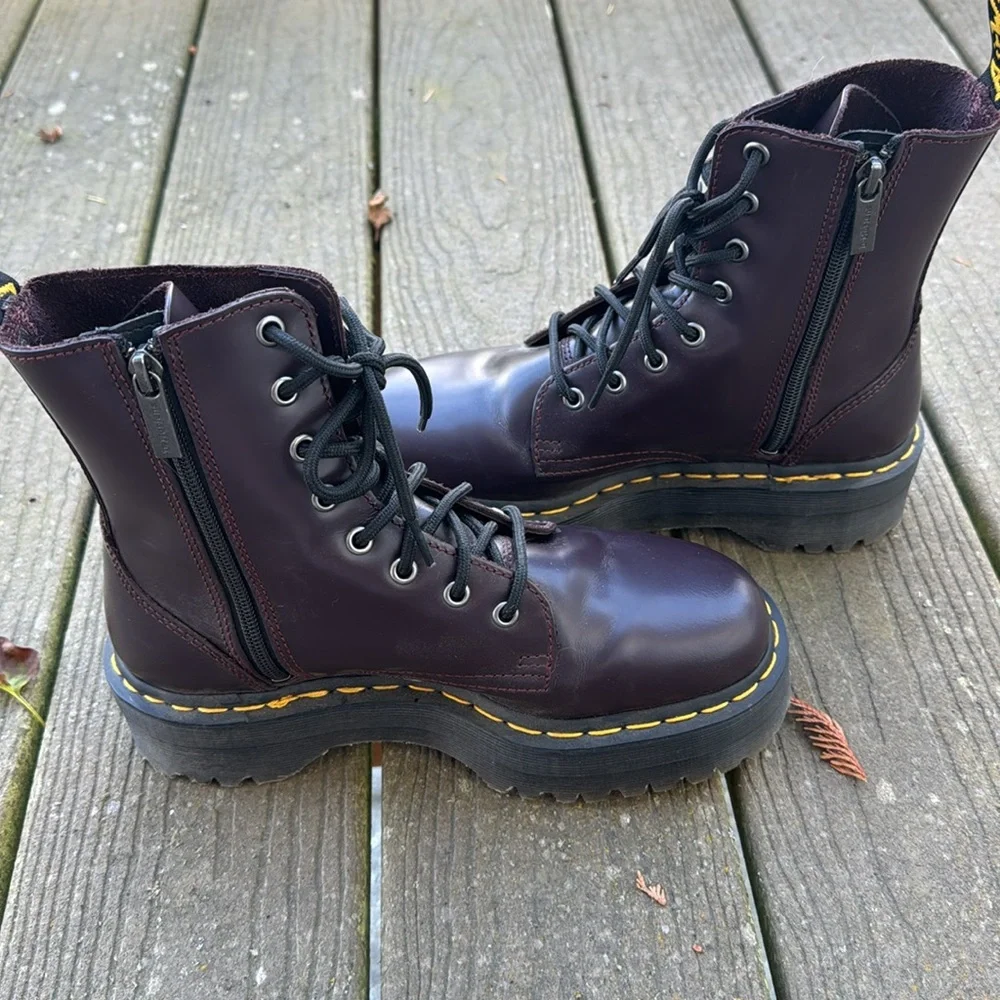 Dr. Martens reposhing this