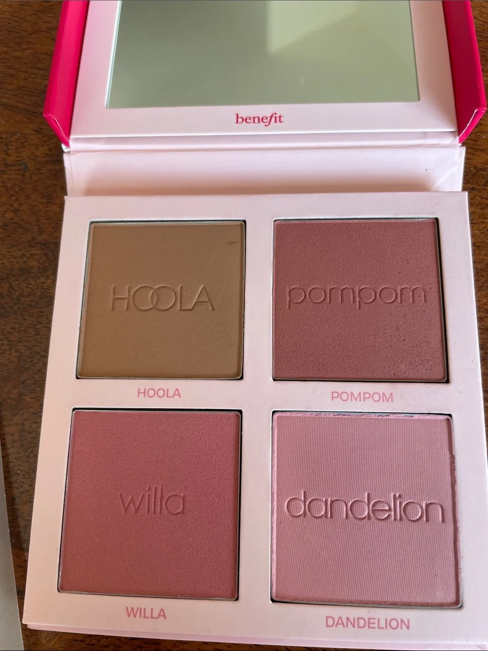 Benefit compact face