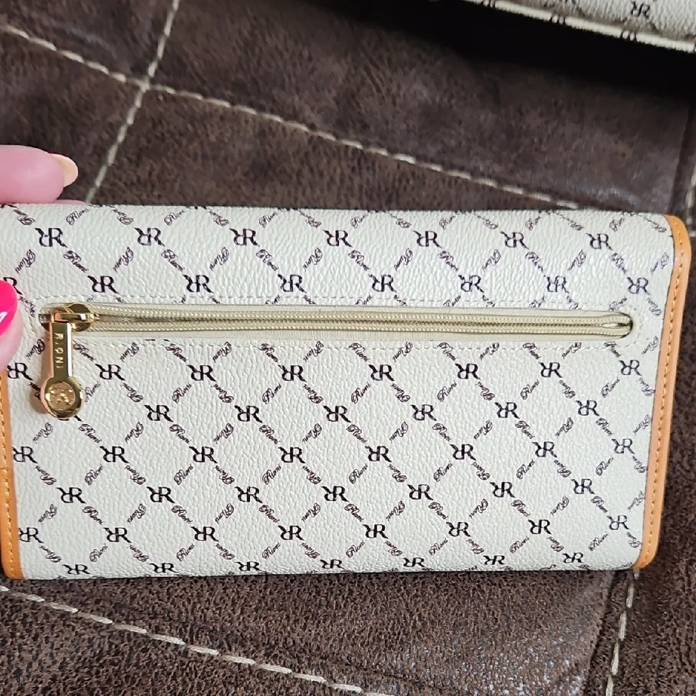 Rioni Hannah Women’s Tote With Porto Checkbook Wallet Set Cream And Tan