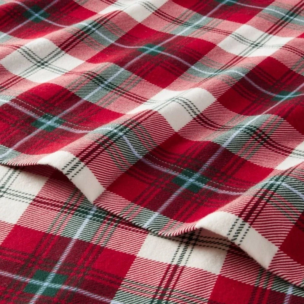 Queen 400 Thread Count Performance Holiday Sheet Set Green/Red Plaid - Threshold