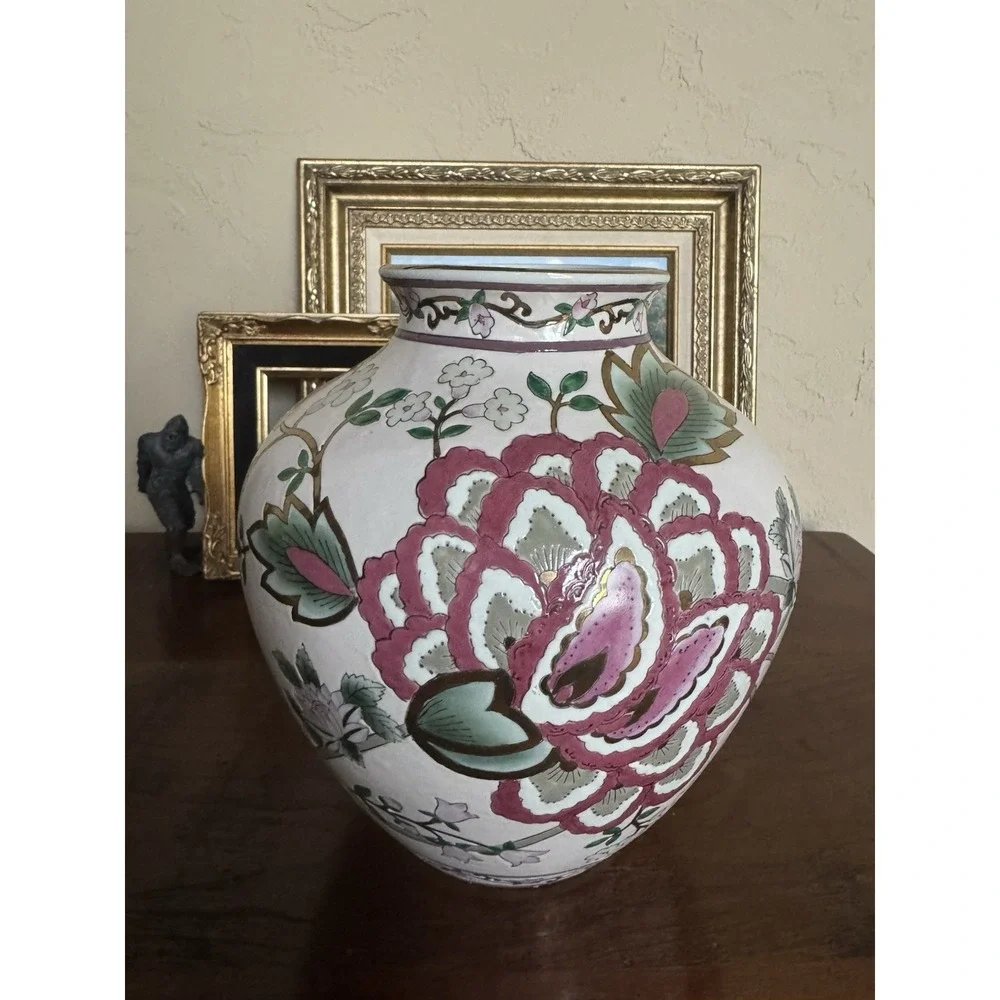 Vintage‎ Porcelain Vase Hand Painted Floral Gold Gilt Chinoiserie Decor 11