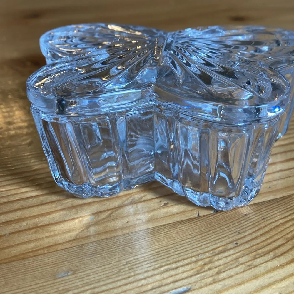 colony crystal lid lead