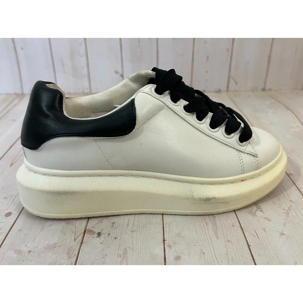 Steve Madden women walking provide