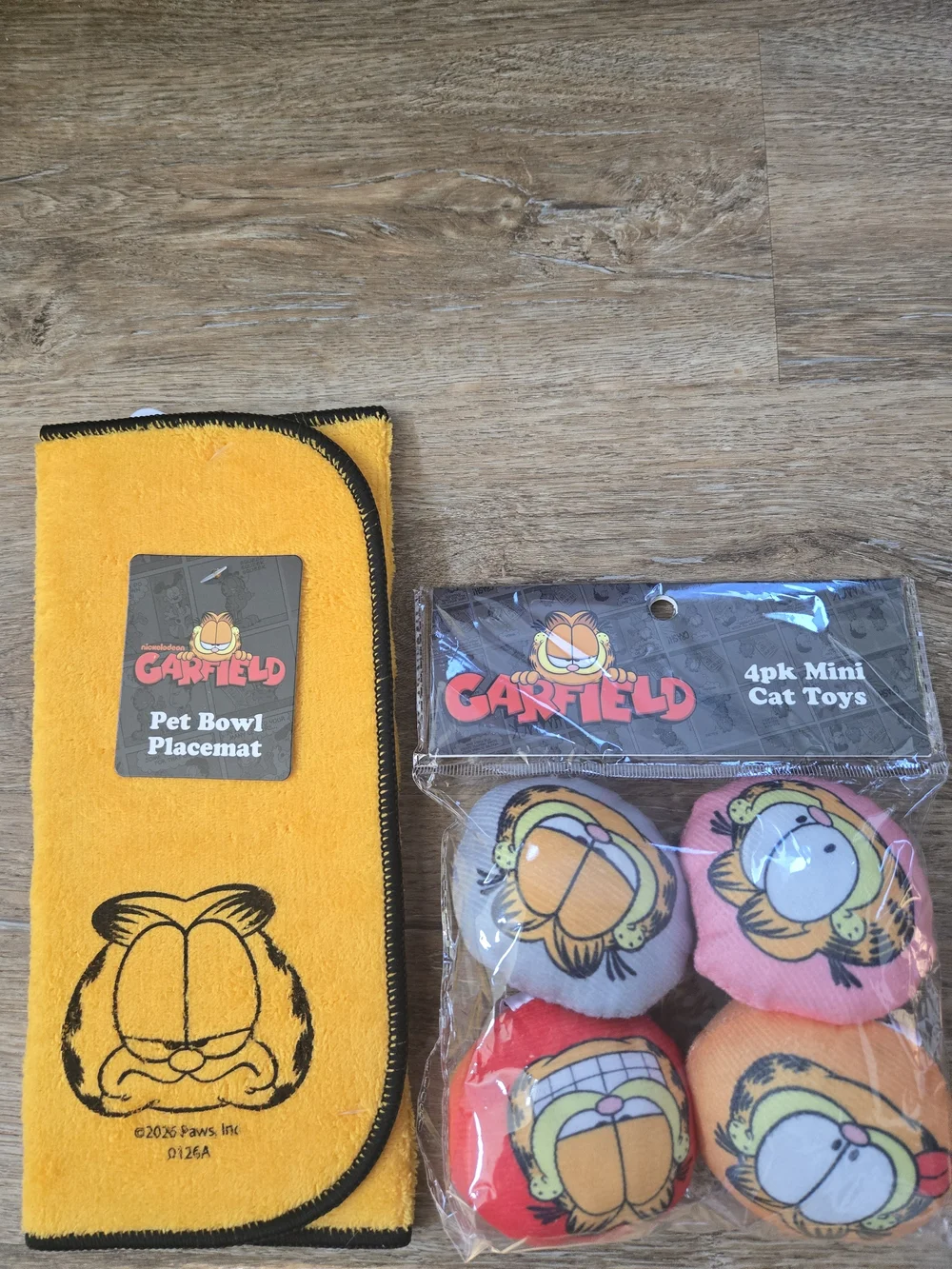 Garfield Placemat with 4 Pack Garfield Cat Toys
