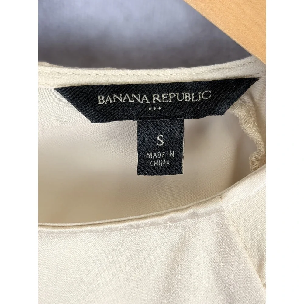 Banana Republic back from