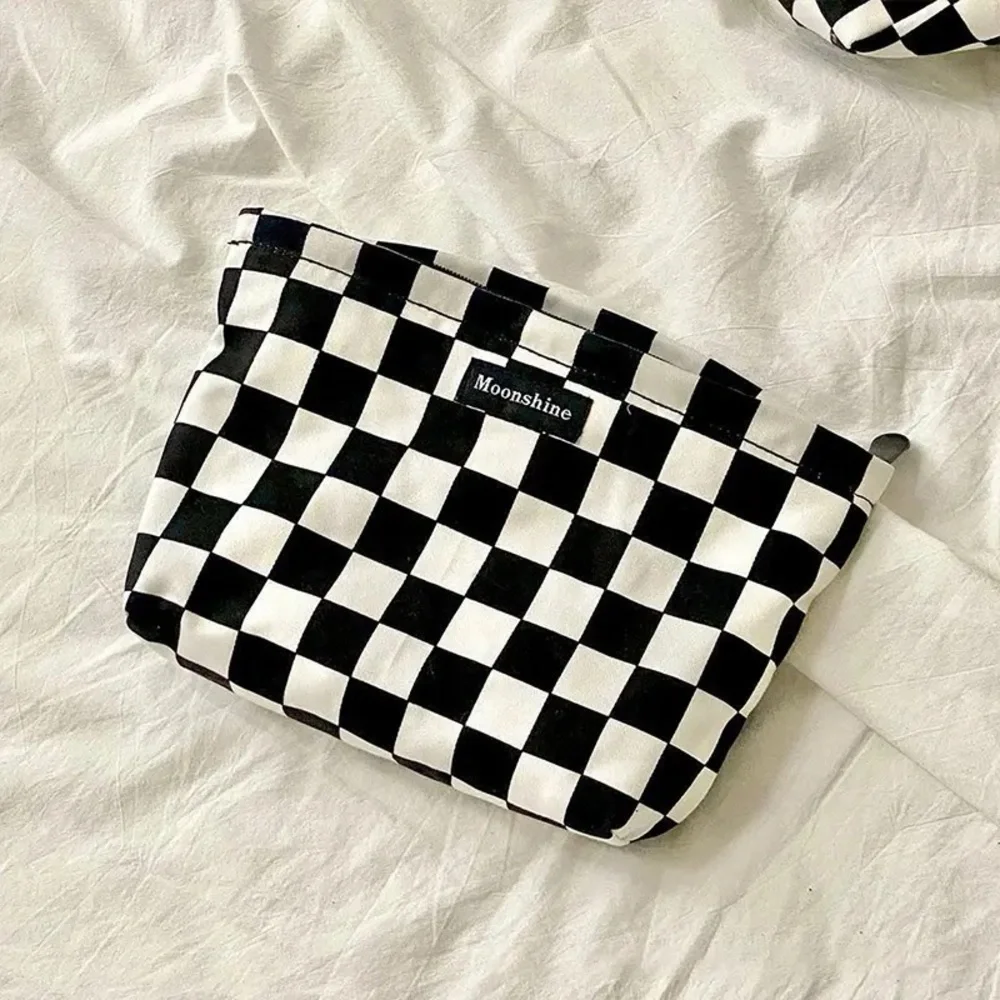 N/A black white