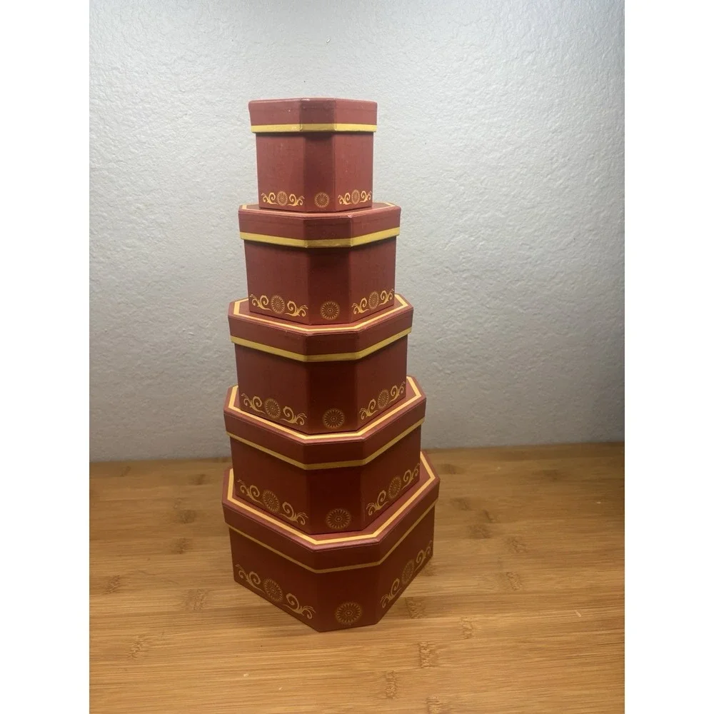 Broadway Basketeers hexagonal cardboard