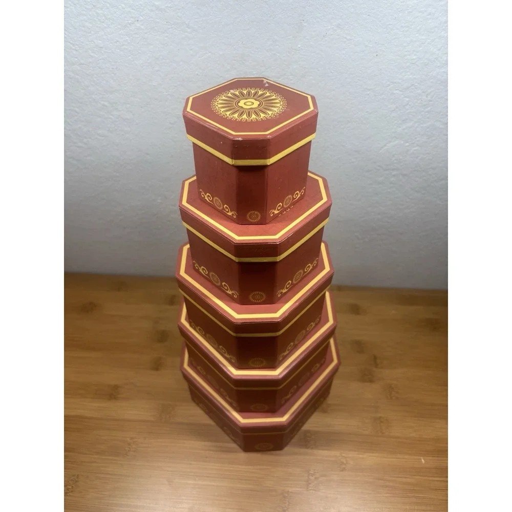 Broadway Basketeers hexagonal cardboard