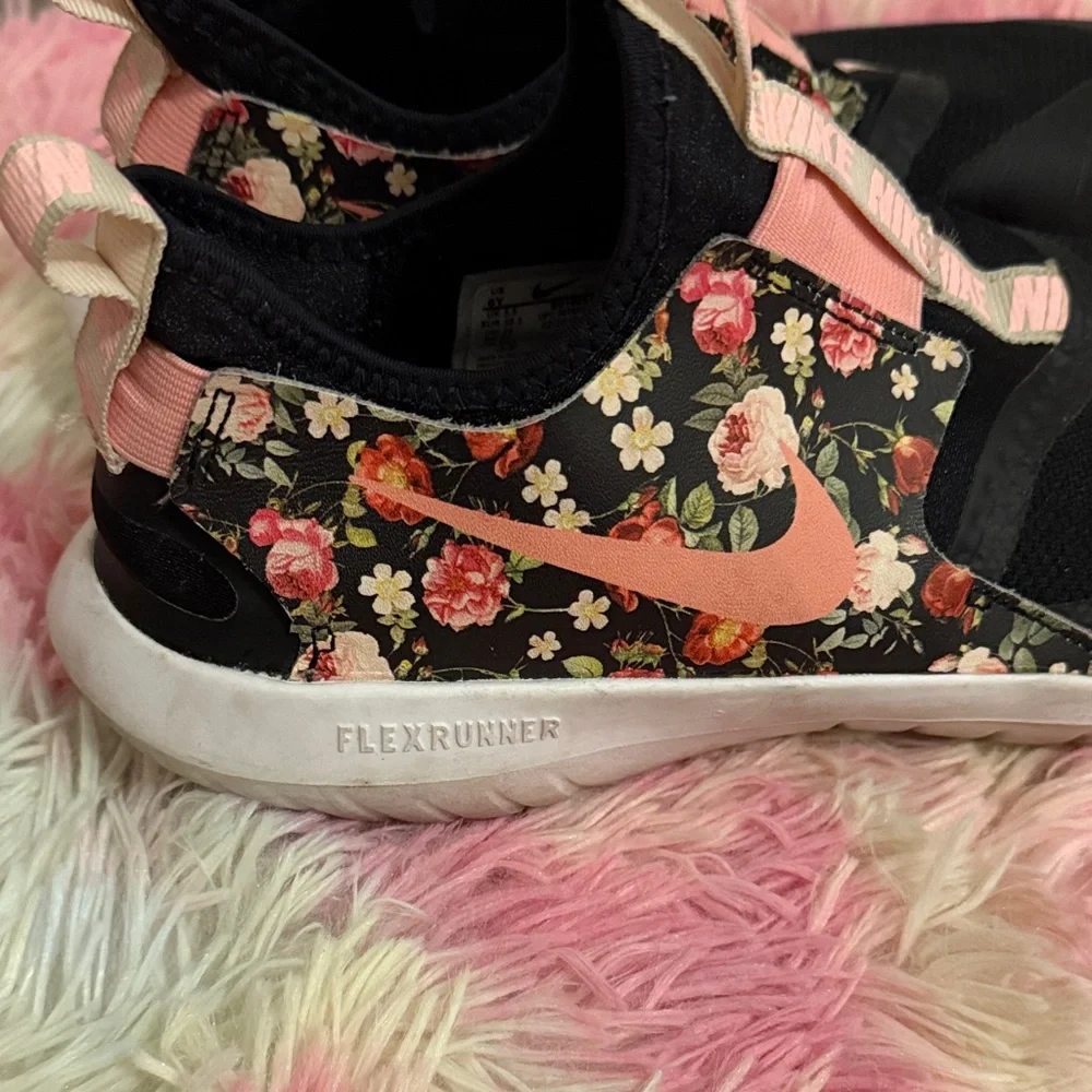 Nike stylish sneakers