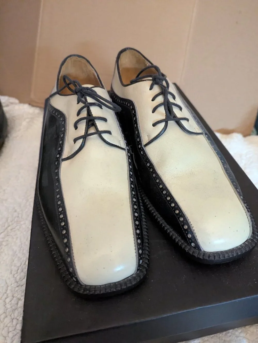 Mezlan two tone