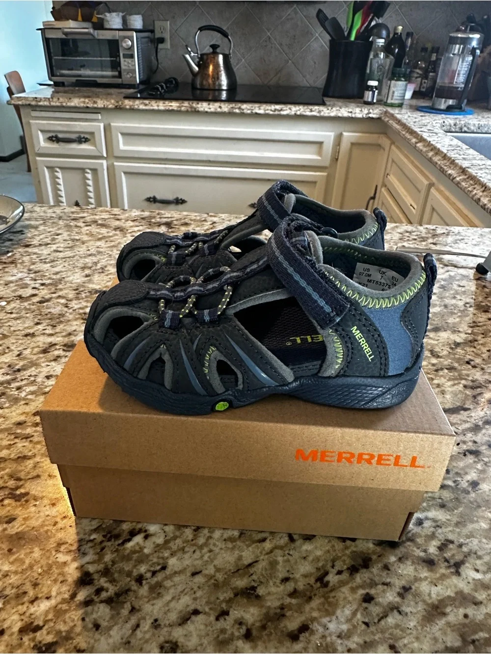 Merrell sturdy closed
