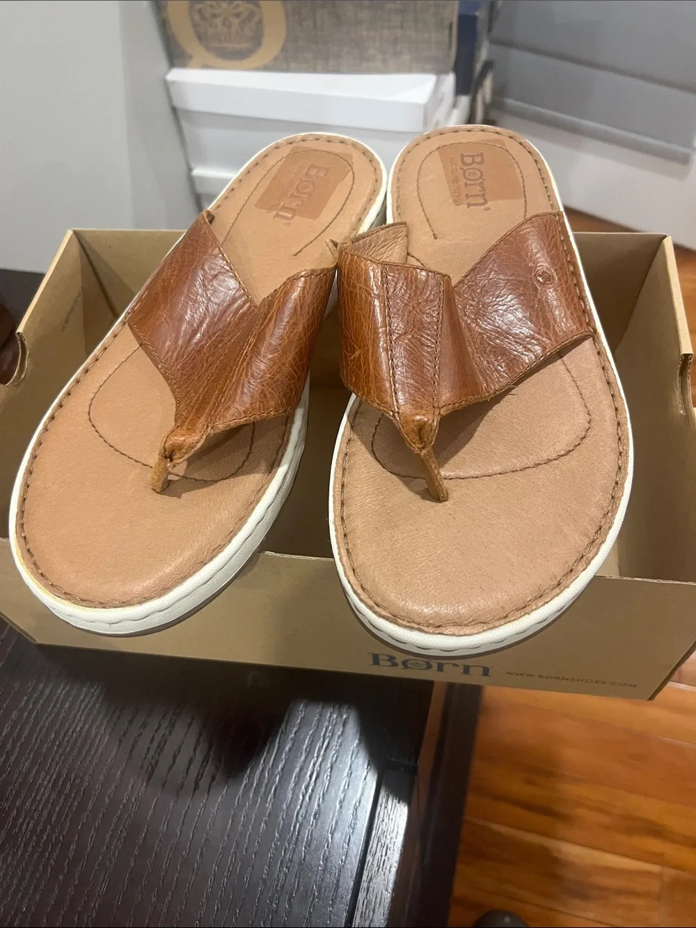 Born Men’s Tan Brown Leather Toe-Post Sandals Men’s Size 12M