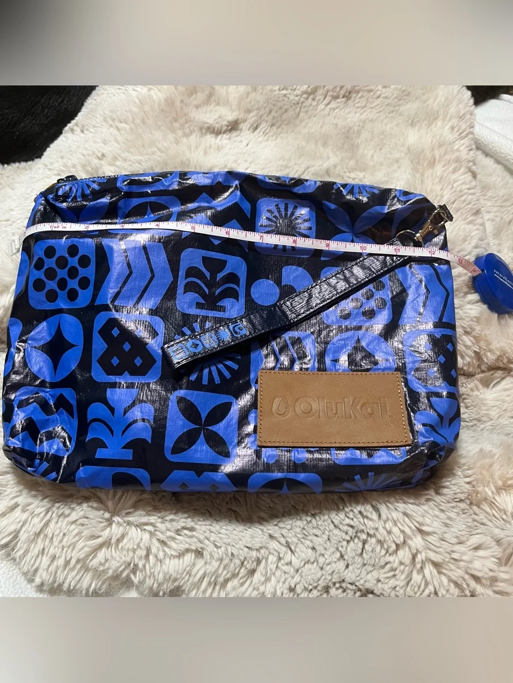 OluKai bold blue