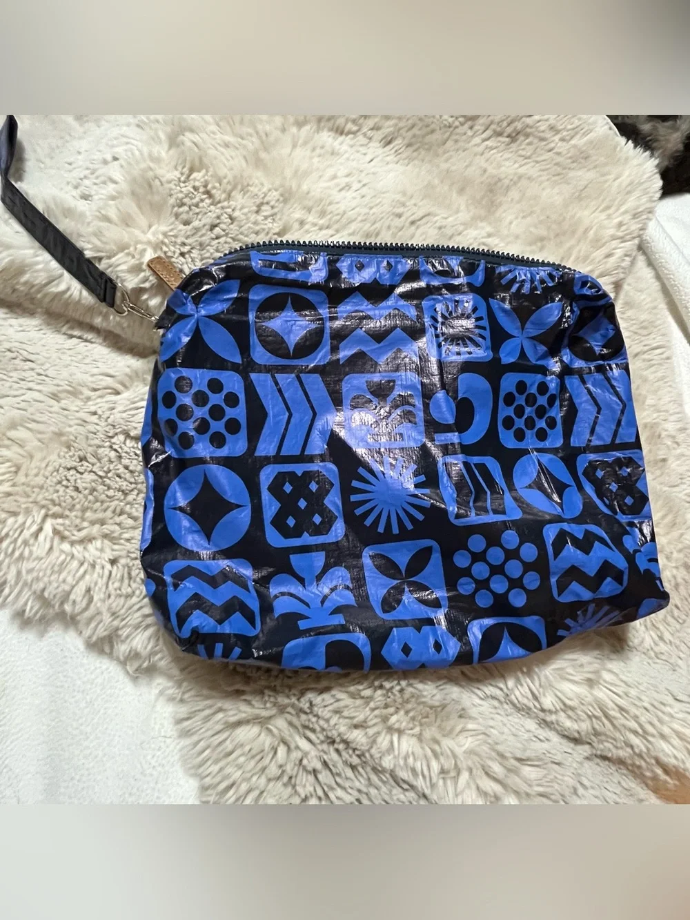 OluKai bold blue