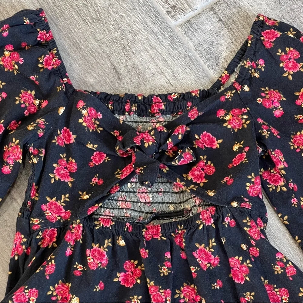 Old Navy romantic charm