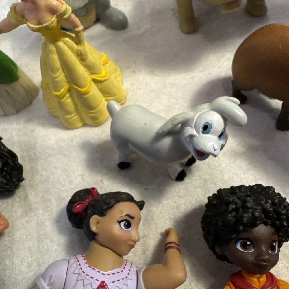 Disney Lot‎ 13 Plastic Figures Cake Toppers Princess Encanto Puppy Dog Pals Pets