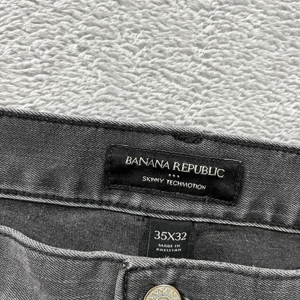 Banana Republic stains are taper